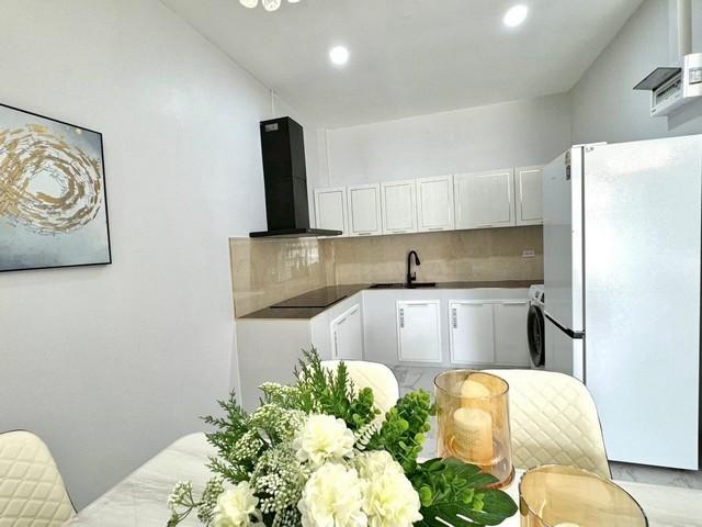 หมู่บ้านรวิพรวิลเลจ1 ซอยเขาน้อยโซนบน ตกแต่งครบ ทำเลดีใจกลางเมือง ใกล้ห้าง ใกล้ธนาคาร อยู่บนเนินเขาน้ำไม่ท่วม