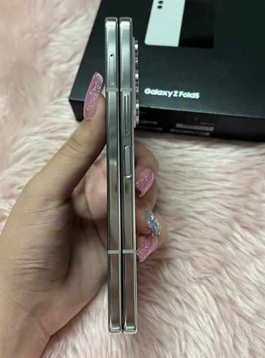 ขายโทรศัพท์ Samsung Galaxy Z Fold 5 3