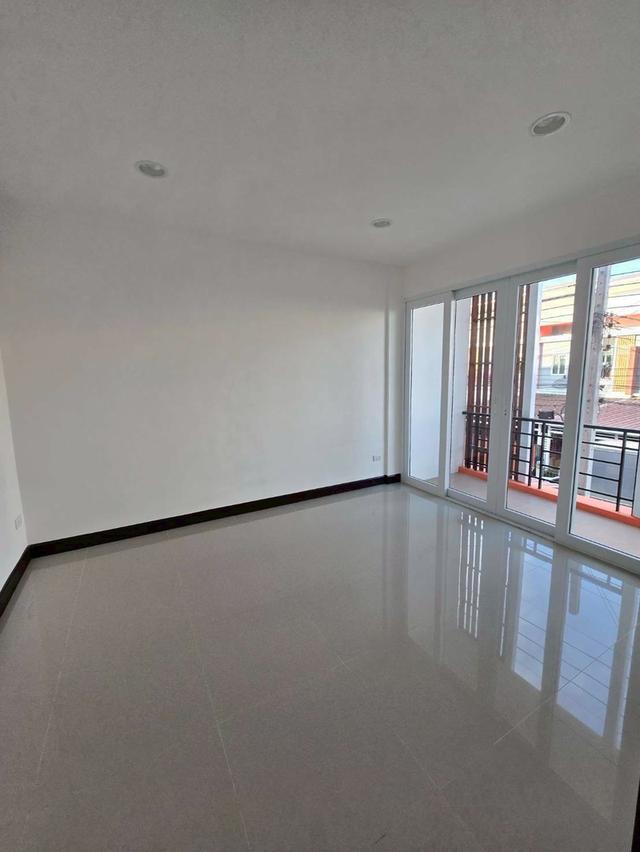 บ้านทาวน์โฮม#จองเดือนนี้ลดค่าเช่าให้เป็นพิเศษ🎉🎉#ลดจาก 14000บาท #เหลือเพียง11000บาทเท่านั้น  #โมเดิร์นทาวน์โฮมสวยหลังใหญ่3ชั้น #ทำโฮมออฟฟิศและอยู่อา 3