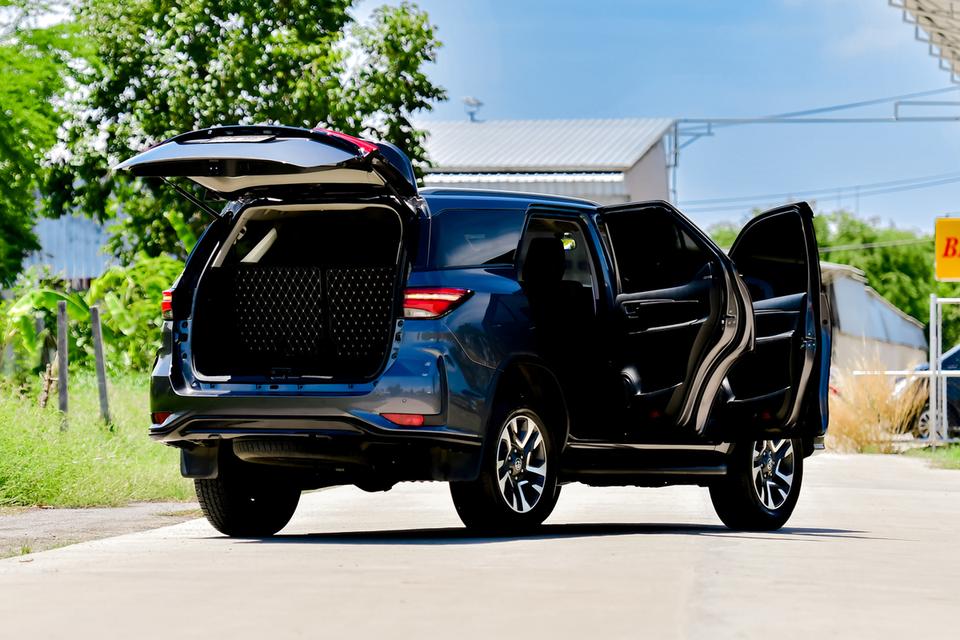 🎯 TOYOTA Fortuner 2.4 Leader A/T ปี 2023 💯🚘 รถสีเทา 🚘💯 รถบ้านแท้ มือเดียวป้ายแดง 💯🕰 รูปที่ 8