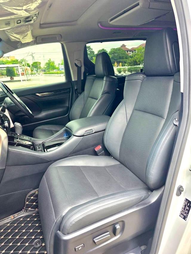 Toyota ALPHARD 2.5SC PACKAGE สีขาว ปี 2023 ไมล์ 30,000 กม.  11