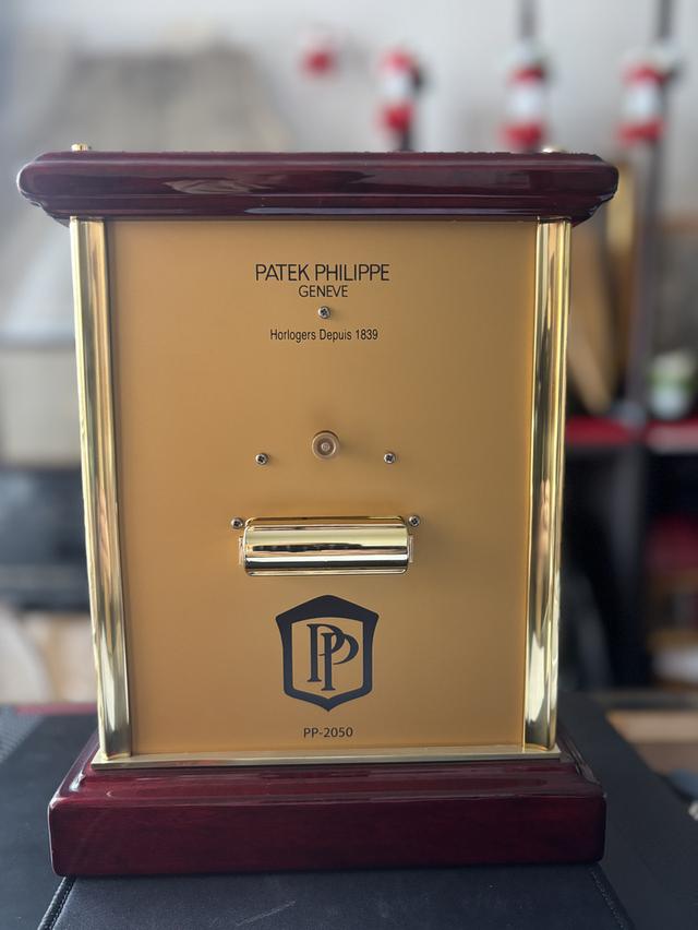 Patek pp-2050 ( showrooms) 2