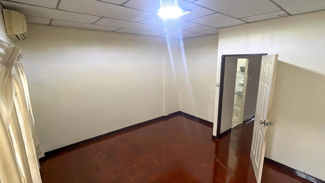 ทาวเฮ้าส์ให้เช่า 310/57 ซอยรามคำแหง 72 แยก 1 ทำสัญญา 1 ปี TOWNHOUSE FOR RENT โทรศัพท์: 083-792-5426 16