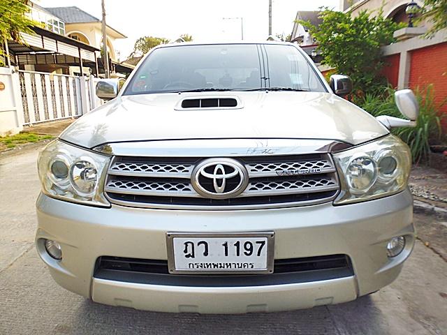 2010 TOYOTA FORTUNER 3.0V เครื่องVGS TURBO ออโต้ ดีเซล รถบ้านสวยจัดน๊อตไม่ขยับ เจ้าของขายเอง ซื้อสดไม่มีVAT  2