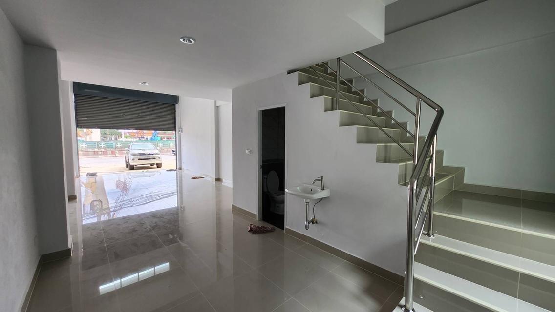 ขายหรือให้เช่าอาคารพาณิชย์ 3.5 ชั้น พร้อมดาดฟ้า โครงการ UTECTIC 2 กม. 24 ถึง 25 ห่างจากเซ็นทรัลมหาชัยเพียง 200 เมตร ติดถนนพระราม 2 5