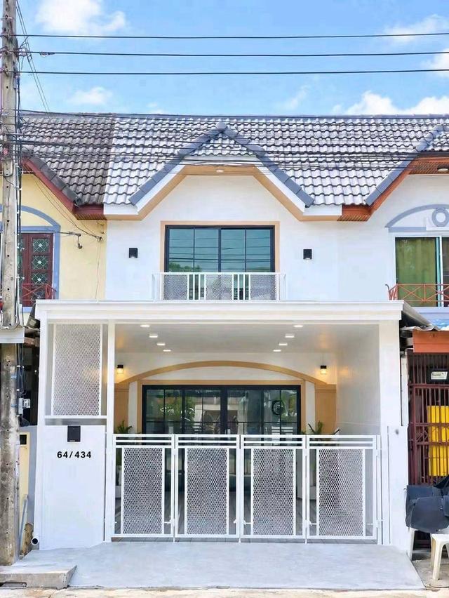 🌳 หน้าบ้านติดสวนหย่อมโครงการ ถนนเมน ซอย 2! 🏡 ✨ ขายทาวน์เฮ้าส์ 2 ชั้น 16 ตร.ว. 2 นอน 2 น้ำ ม.มนวดี บางบัวทอง 3