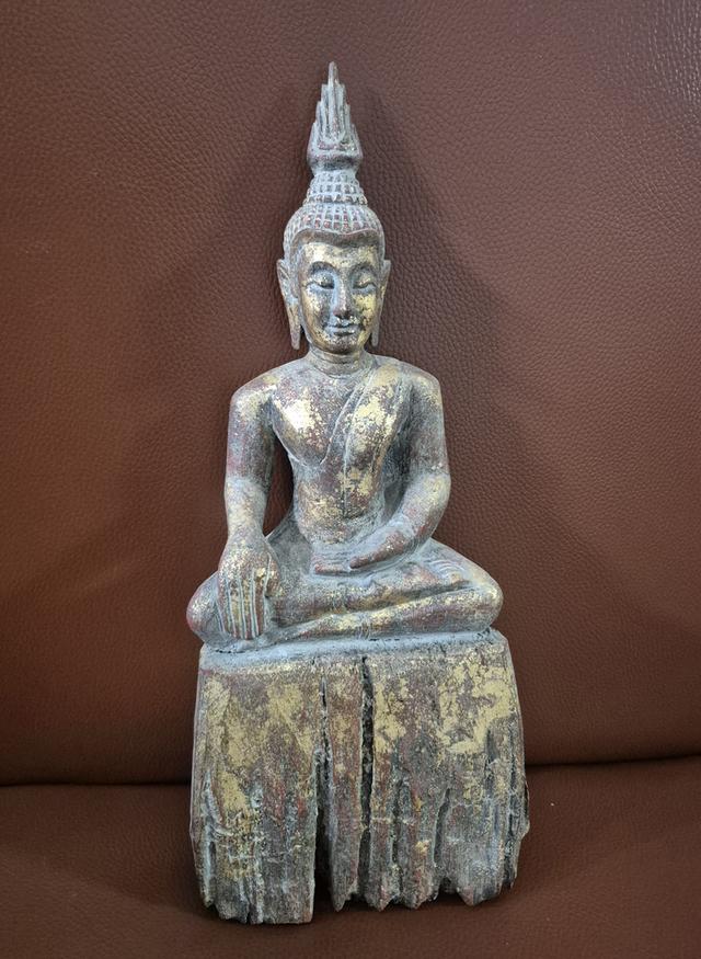 พระไม้ศิลปะล้านนาขนาดหน้าตัก5นิ้ว.สูง13นิ้ว.เก่าแท้สวยเดิม