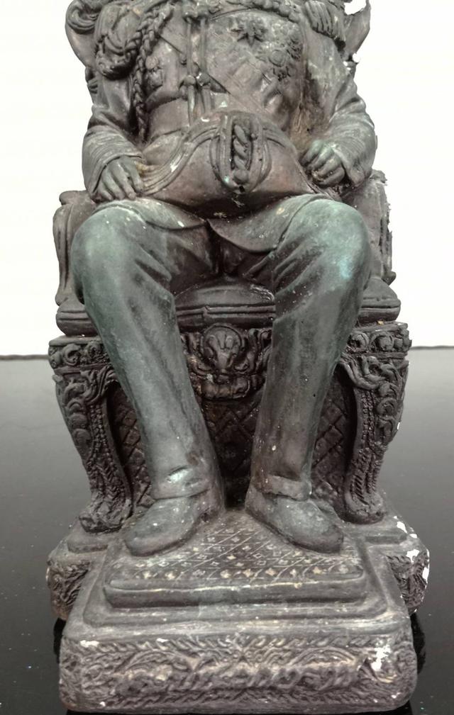 581.พระบรมรูปหล่อในหลวงรัชกาลที่ 5 พระบาทสมเด็จพระปรมินทรมหาจุฬาลงกรณ์ พระจุลจอมเกล้าเจ้าอยู่หัว ทรงประทับนั่งบัลลังก์