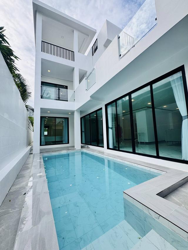Seafront pool villa style modern Jomtien Beach 17.9 Million 17