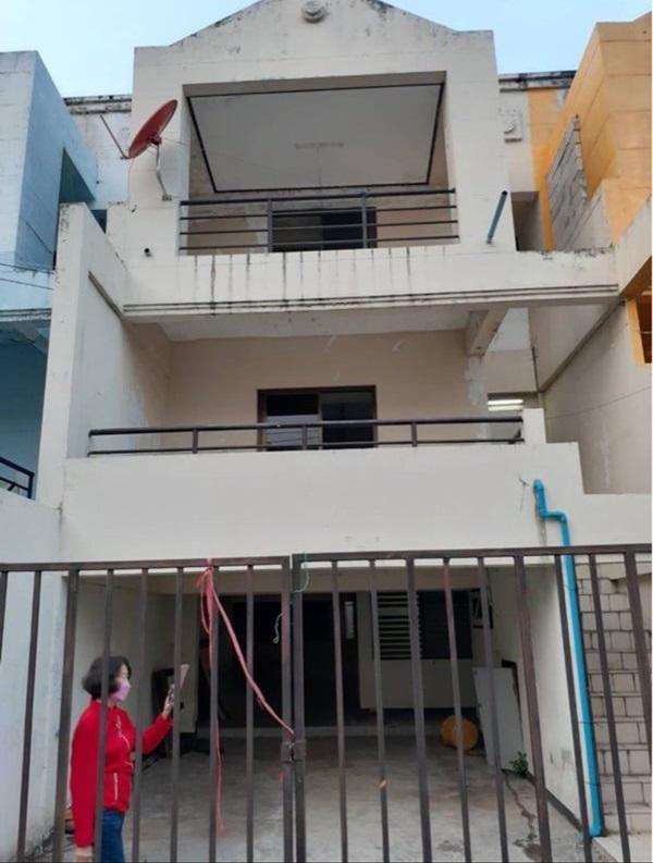 ขายทาวน์เฮ้าส์ 3 ชั้น 30 ตรว หมู่บ้านคลองหลวงโฮมเพลส ตรงข้ามแมคโครคลองหลวง โทร 0982251577 รูปย่อยที่ 2