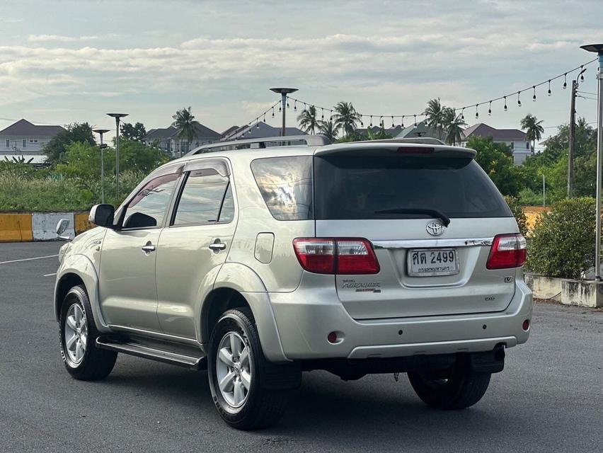 Toyota Fortuner 3.0V 4WD ปี 2010 สีบรอนซ์เงิน 2