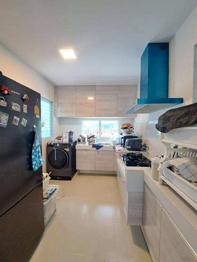 ขายบ้านพร้อมผู้เช่าสัญญา 2 ปี แปลงมุม หมู่บ้านสีวลี ศรีนครินทร์-ร่มเกล้า 87 ตร.ว. 4 ห้องนอน อายุบ้านไม่ถึง 2 ปี ใกล้ถ.กรุงเทพกรีฑา 4