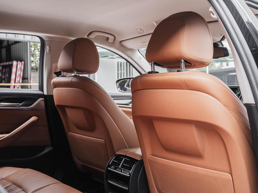 รหัสรถ 67GG2585 BMW 520d Luxury Limousine G30 ปี2017 18