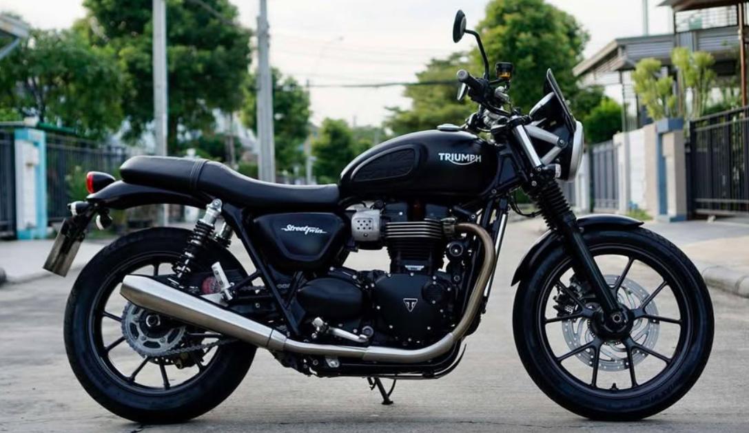 Triumph Street Twin 900 Matt Black 2017 3