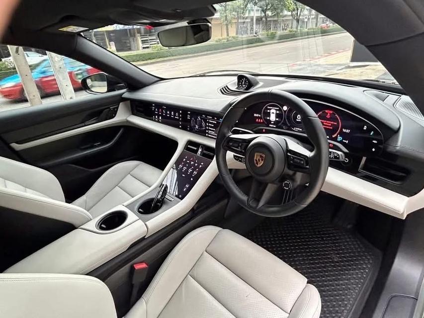 Porsche Taycan 4 Sport Turismo 3
