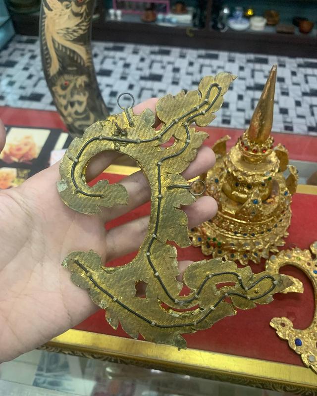 เครื่องประดับชุดรำไทย เก่า วัสดุทำจากหนัง 3