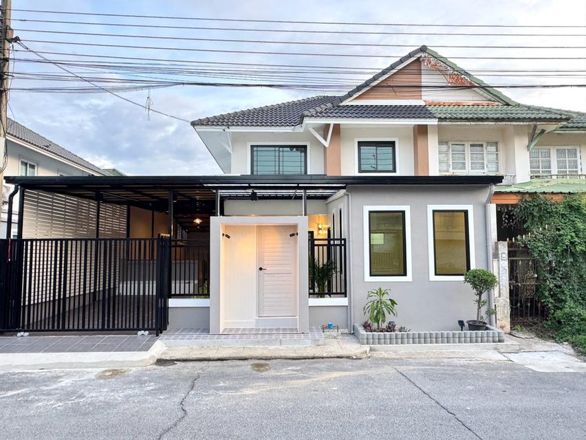 หมู่บ้านพฤกษา14A ซอยวัดลาดปลาดุกบ้านแฝด 2 ชั้น ตกแต่งใหม่ มีระเบียงข้างบ้านนั่งเล่น 1
