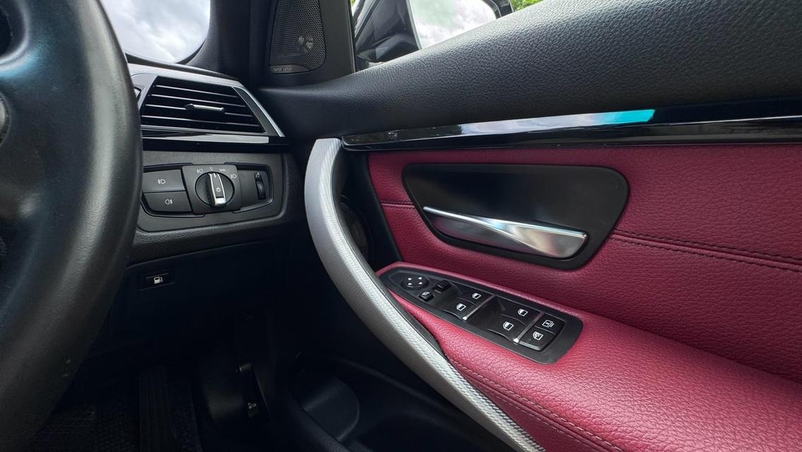 (แจ้งรหัสรถ TPV2002) 🎊 BMW 330e M Sport ปี 2018 🎊 รูปที่ 8