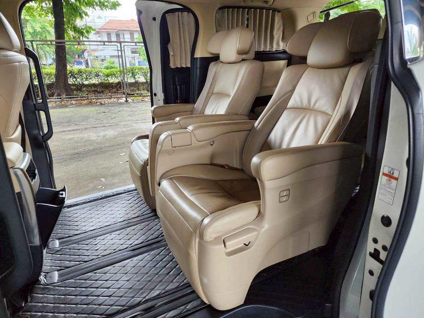 Toyota VellFire 2.5 HEV E-FOUR AT ปี 2015 19
