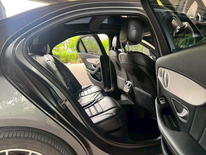 Mercedes-Benz C350e 2.0 W205 AMG Dynamic Sedan Plug-in Hybrid AT ปี 2019 15