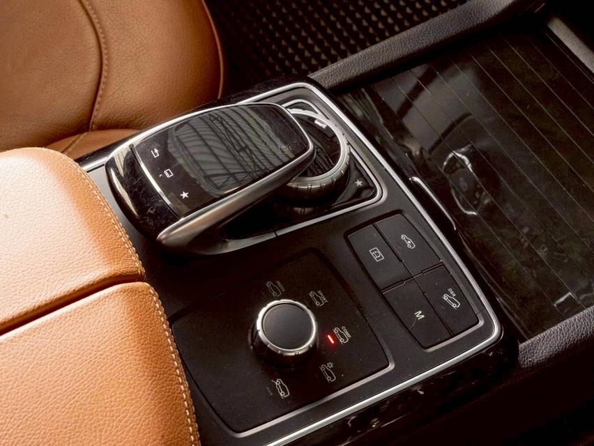 Mercedes-Benz GLS 350D 4MATIC ปี 2016 9