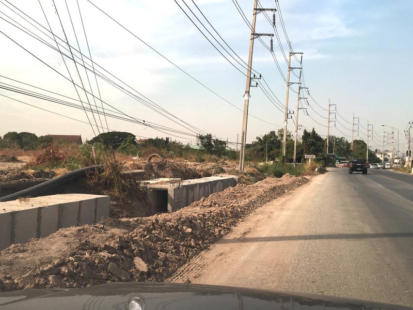 ขายที่ดินพานทอง,ชลบุรี ติดถนน3023ใกล้แยกมาบโป่ง เนื้อที่ 14ไร่ หน้ากว้าง 180เมตร ที่ดินถมแล้วติดถนน 2ด้าน 2