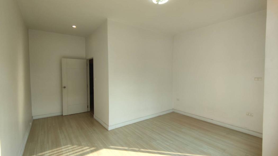 ให้เช่า ทาวน์โฮม 3 ชั้น หลังมุม ใกล้สาทร – หมู่บ้านซิกเนเจอร์ กัลปพฤกษ์