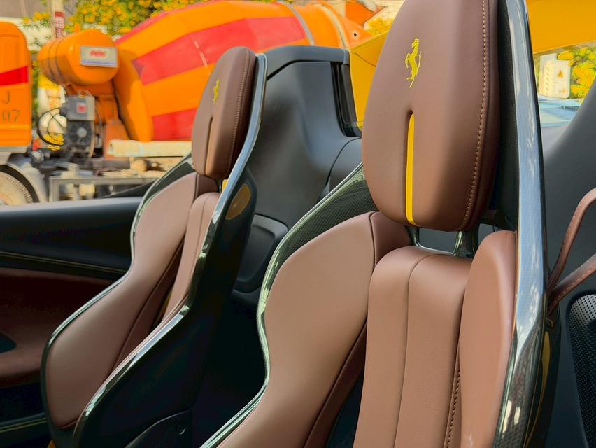 รหัสรถ KPV53 2023 Ferrari 296 GTS (Retractable Hardtop) สี GIALLO MODENA 8