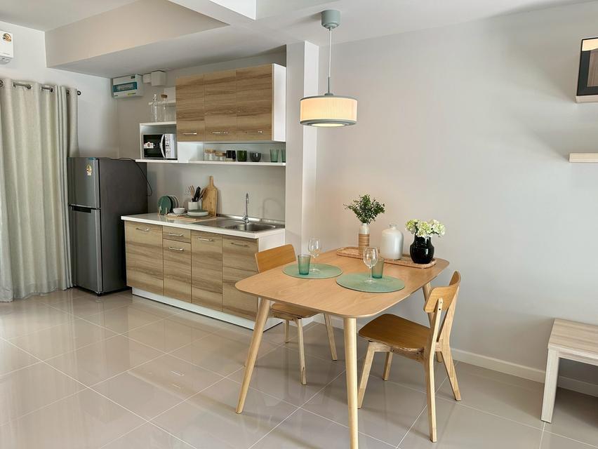 ให้เช่าทาวน์โฮมสองชั้น 2 ห้องนอน 3 ห้องน้ำ 1 ห้องรับแขก 1 ห้องครัว 1 ที่จอดรถ ขนาดที่ดิน 20 ตรว. พื้นที่ใช้สอย 89 ตรม. ให้เช่าราคา 20,000 14