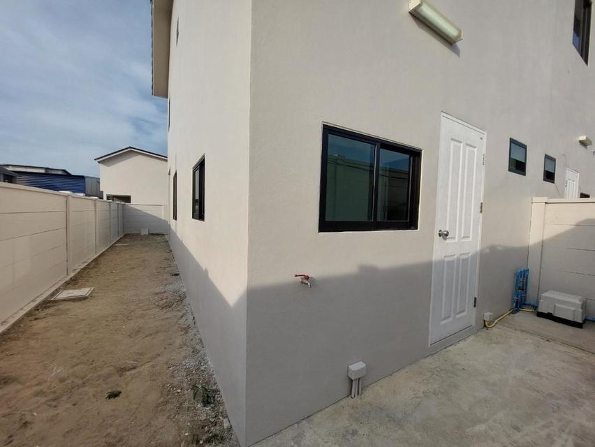 ให้เช่าทาวน์โฮม หลังมุม 26 ตรว. พื้นที่ข้างบ้านกว้าง 2 เมตร เจษฎา 11 รังสิต คลอง 2 ใกล้นิคมนวนคร เดินทางสะดวก เชื่อมออกพหลโยธินได้ 13