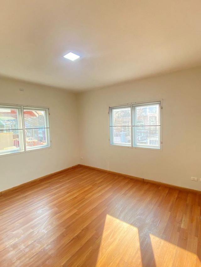 ขายทาวน์โฮม 3 ชั้น หลังมุม  เนื้อที่ 30.3 ตร.วา  หมู่บ้านเมอริทเพลส 2  ถนนลาดพร้าว 101 ซอย 39 แขวงวังทองหลาง 9