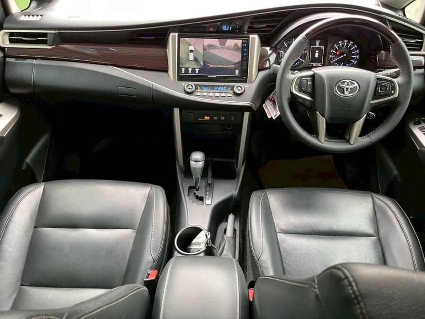 TOYOTA INNOVA CRYSTA เครื่อง 2.8cc รุ่นPREMIUM AUTO ปี 2022