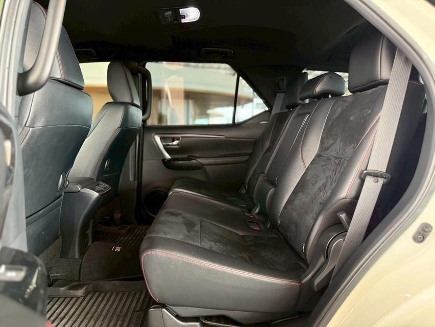 ปี 2022 TOYOTA FORTUNER, 2.8 GR SPORT BLACK TOP 4WD โฉม ปี15-ปัจจุบัน สีขาว ไมล์แท้ 44,313 11