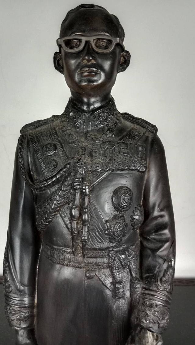36.พระบรมรูปหล่อโลหะในหลวงรัชกาลที่9 พระบาทสมเด็จพระปรมินทรมหาภูมิพลอดุลยเดช(รมดำ) รูปย่อยที่ 3