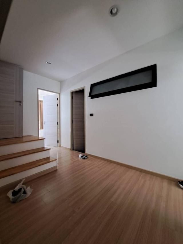 ให้เช่าบ้านใหม่ทั้งหลัง 3 ชั้น ครึ่งสไตล์ Loft Modern เพดานสูง พร้อมเฟอร์ 3 นอน 3 น้ำ บนถนนแจ้งวัฒนะ ใกล้รร. นานาชาติ ใกล้บีทีเอส สามัคคี สายชมพู 4