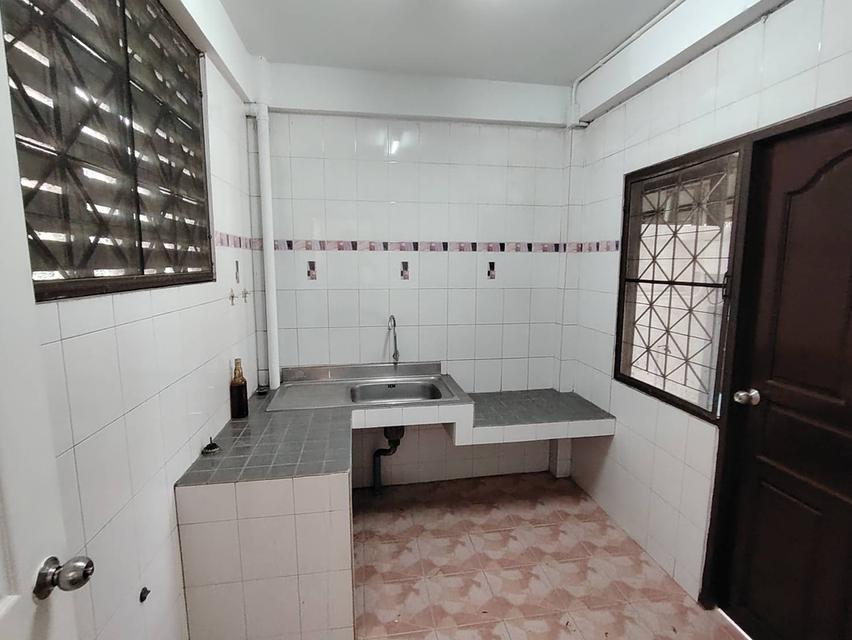 ให้เช่าหมู่บ้านวังทอง ติดถนนใหญ่ ซอยวิภาวดีรังสิต 47 บ้านแฝด 2 ชั้น มี 3 ห้องนอน 2 ห้องน้ำ 7