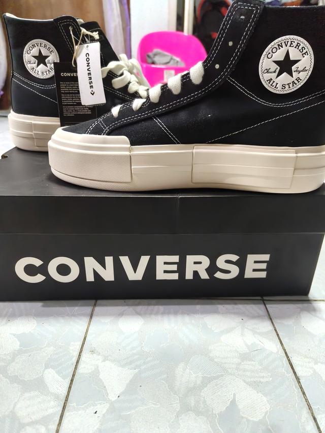 รองเท้าผ้าใบ CONVERSE