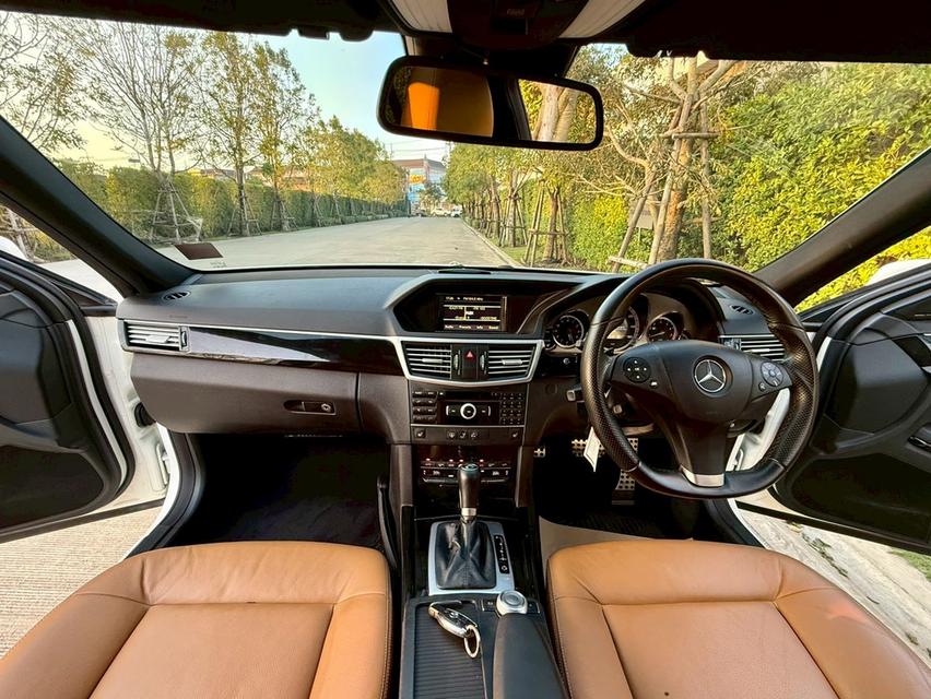 Mercedes-Benz e250 w212 ปี 2012 สีขาว รถบ้านมือเดียวป้ายแดง ดูแลศูนย์ทุกระยะ 11
