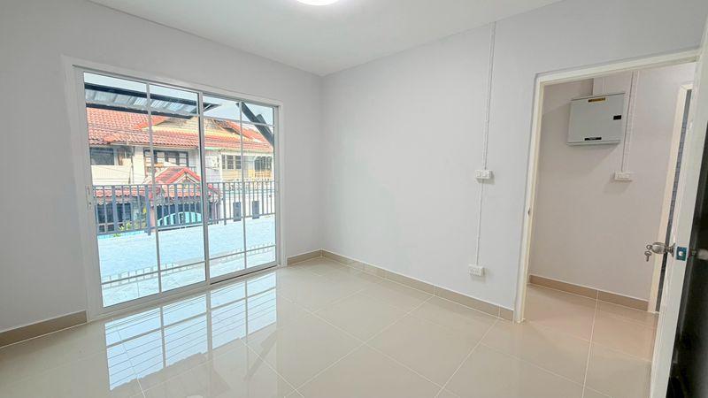 หมู่บ้านพฤกษา3 ถนนวัดลาดปลาดุก บางบัวทองทาวน์เฮาส์ 2 ชั้น ตกแต่งใหม่พร้อมอยู่ มีระเบียงด้านหน้า 15