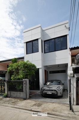 Ready to move in : Townhouse at Soi Soonvijai Petchaburi Rd., MRT Petchaburi Rent: 65,000 Baht 1