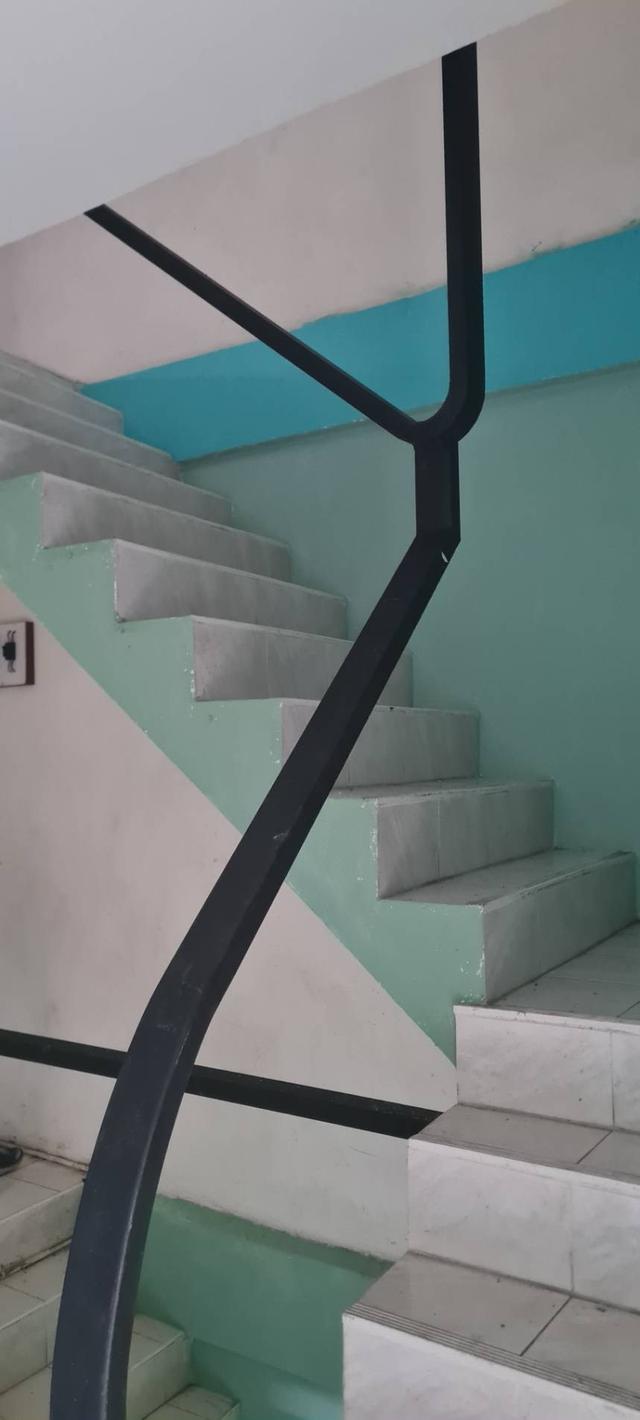 ขายถูกมาก!! พร้อมอยู่ ตึกแถว 3.5 ชั้น+ดาดฟ้าต่อเติมโครงหลังคาแล้ว “สภาพดี/ทำเลดี” ซ.จันทน์ 23 11