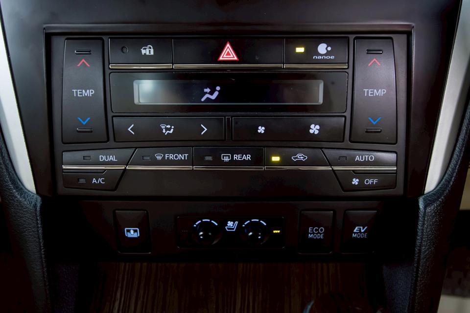รหัสรถ 2A927 💥 รถเข้าใหม่! TOYOTA CAMRY 2.5 HV DVD ปี 2015 (HYBRID) 💥 12