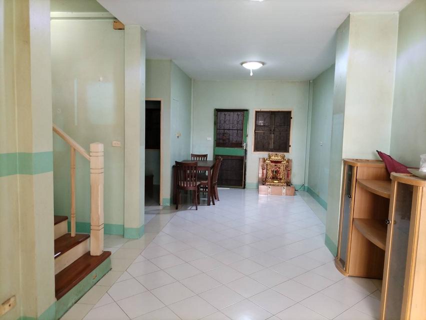 ทาวน์เฮ้าส์ 21 ตร.ว. 2ชั้น 4นอน 2น้ำ ม.ปิยวรารมย์1 บางบัวทอง(ถ.บางกรวย-ไทรน้อย) 2