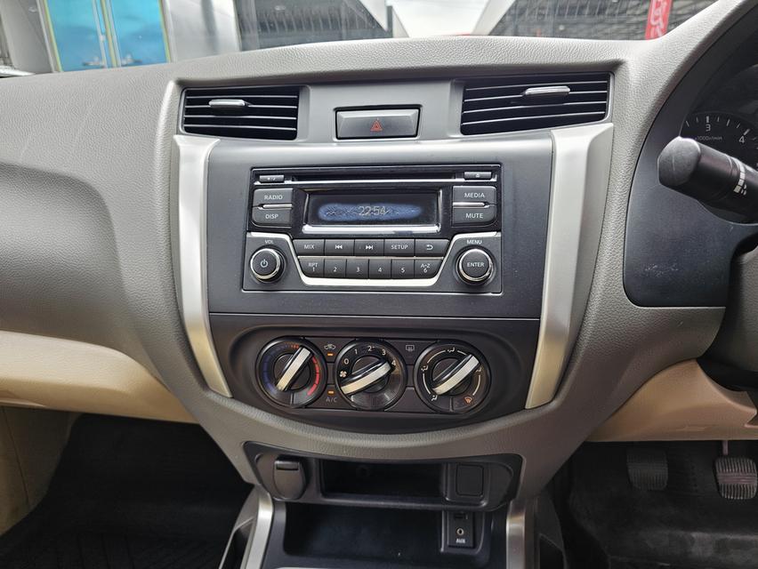 ขายรถ nissan NP300 Navara 2.5 King Cab Calibre E Pickup ปี 2015 สีขาว เกียร์ธรรมดา รูปที่ 15