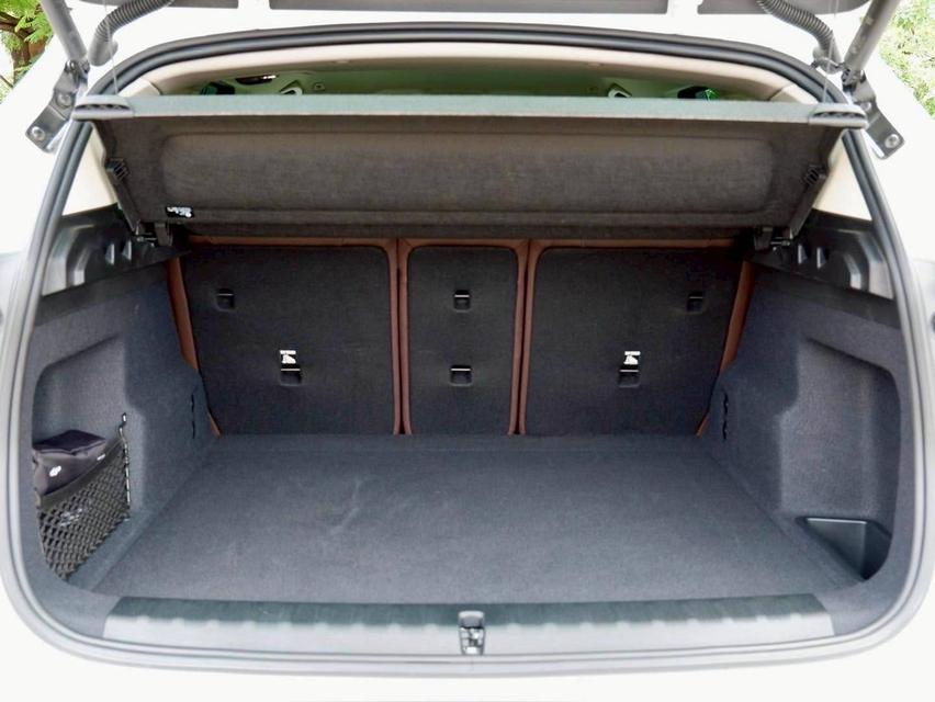 รหัสรถ PR2747 + BMW X1 (U11) sDrive 20I X Line จดทะเบียนปี 2025 วิ่งเพียง 10,000Km  10