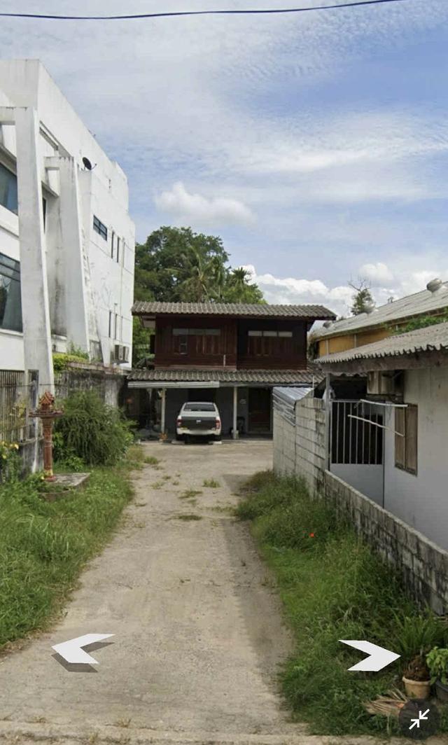 ที่ดินพร้อมสิ่งปลูกสร้าง