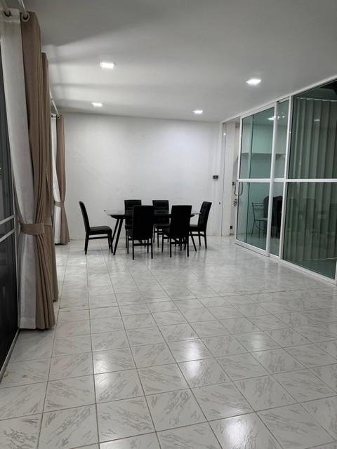 P582 ให้เช่าทาวน์เฮ้าส์ 2 ชั้น 2 หลังทะลุกัน ซอยรามอินทรา 34 ติดเลียบด่วนรามอินทรา และ ถ.รามอินทรา 3