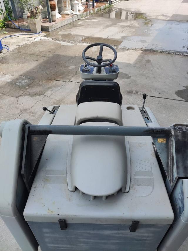 รถกวาดพื้น Nilfisk SR 1301B 6