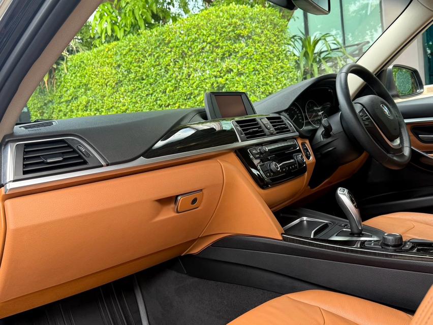 2019 BMW 320D F30 LCI รถมือเดียวออกป้ายแดง รถวิ่งน้อย เข้าศูนย์ทุกระยะ รถไม่เคยมีอุบัติเหตุครับ 11