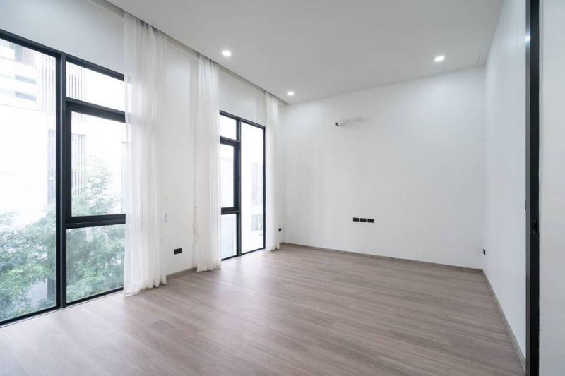 🔥ขาย Townhome 3 ชั้น 25 ตรว ซอยสุขุมวิท 15 ทำเลดี เพียง 1 นาทีถึง โรงเรียนนานาชาติ NIST และ 5 นาที ถึง BTS อโศก 16